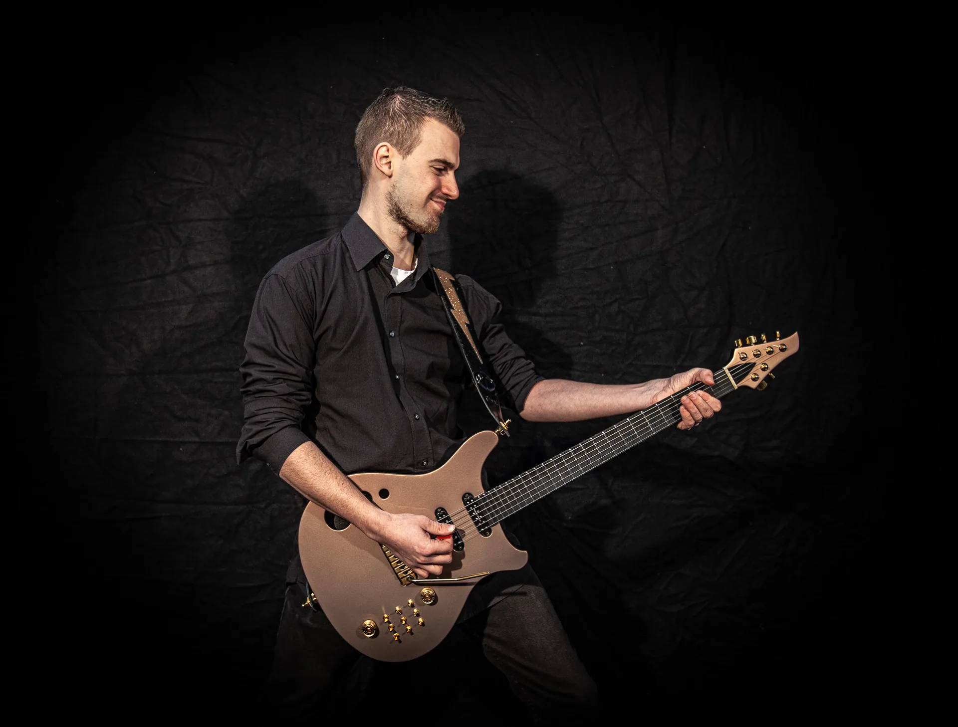 Akustikgitarre oder E-Gitarre – womit anfangen? – Ratgeber von Gitarrenlehrer Nico Braband aus Schweich