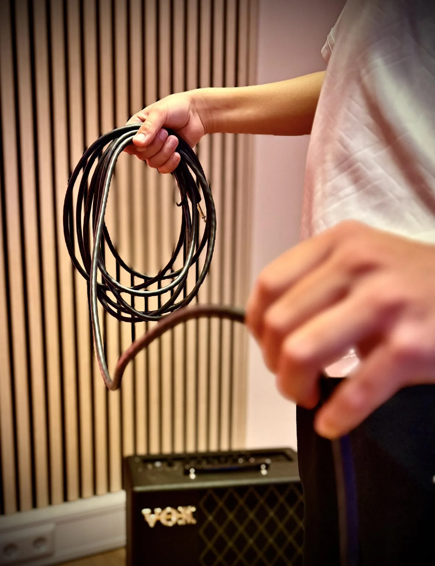 Gitarrenkabel richtig aufwickeln – Equipment-Pflege im Gitarrenunterricht bei Trier