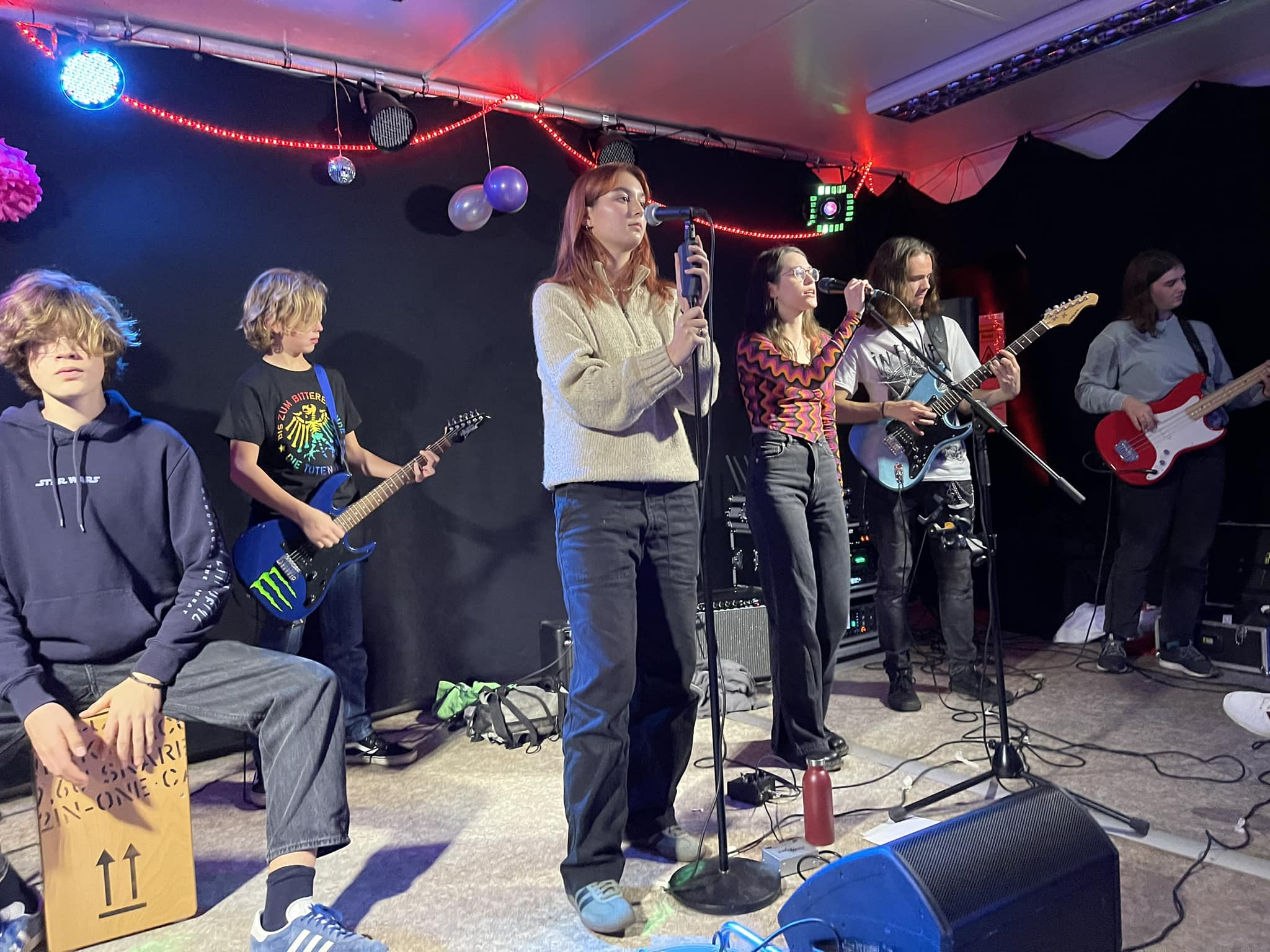 Jugendliche Rocken die Bühne auf der Try Out Stage Open Stage in Schweich